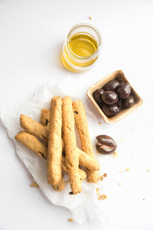 Oliven-Grissini aus Griechenland. Handgebackene Snackerei.
